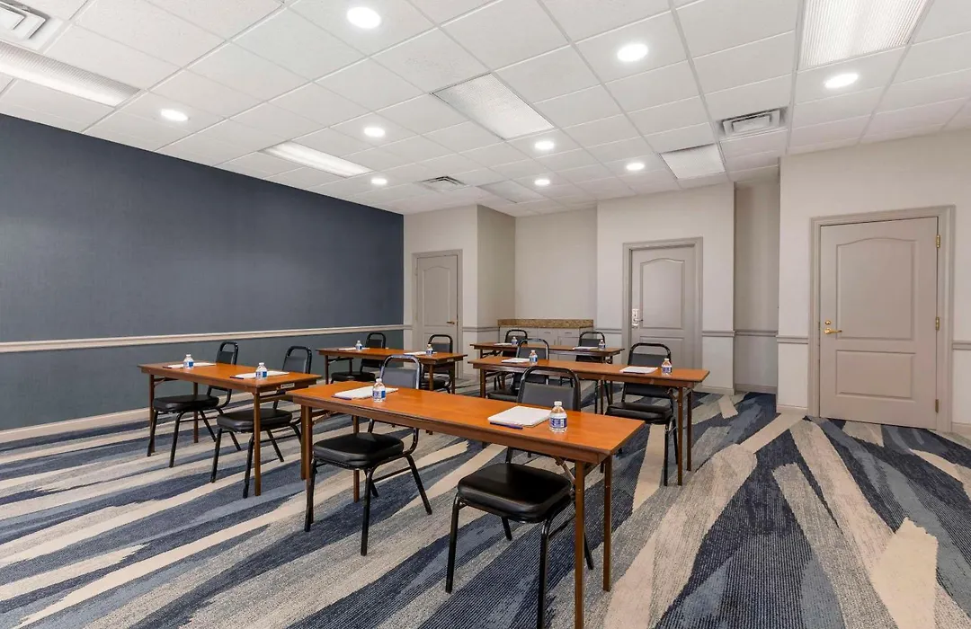 Comfort Inn & Suites Cuyahoga Falls - Akron-1